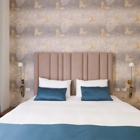 Golden , Hotel Tirana