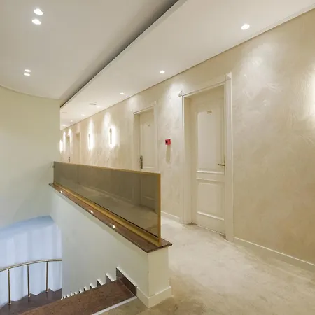 Hotel Golden , Tirana