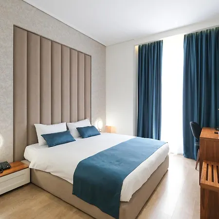 Hotel Golden , Tirana