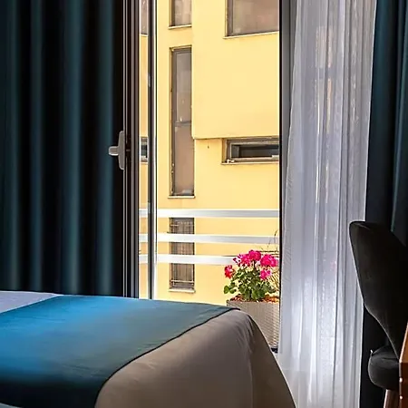 Golden Boutique Hotell 3*